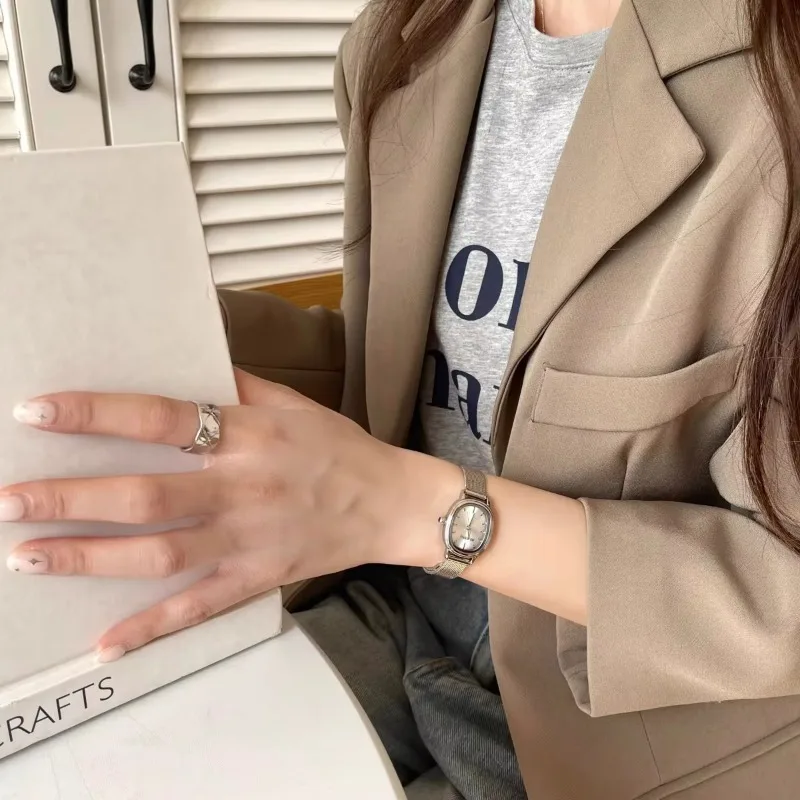 Kleine Oval Zifferblatt Grüne  – Luxury Watch Vintage Bewertung und Preis