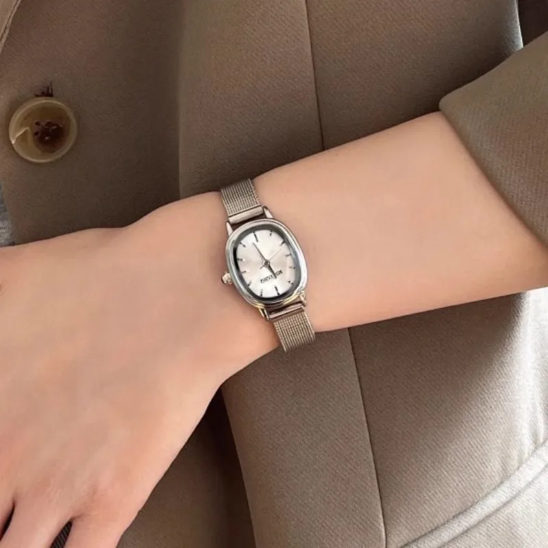 Kleine Oval Zifferblatt Grüne  – Luxury Watch Vintage Bewertung und Preis